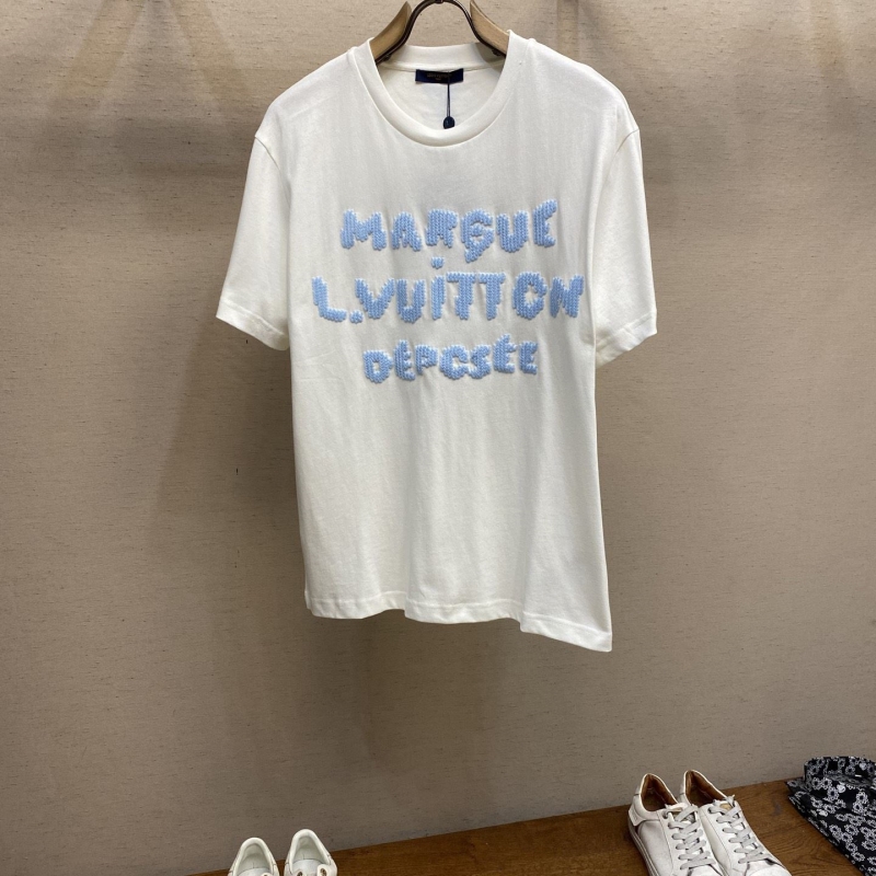 l0vis Vvtt0n shirt